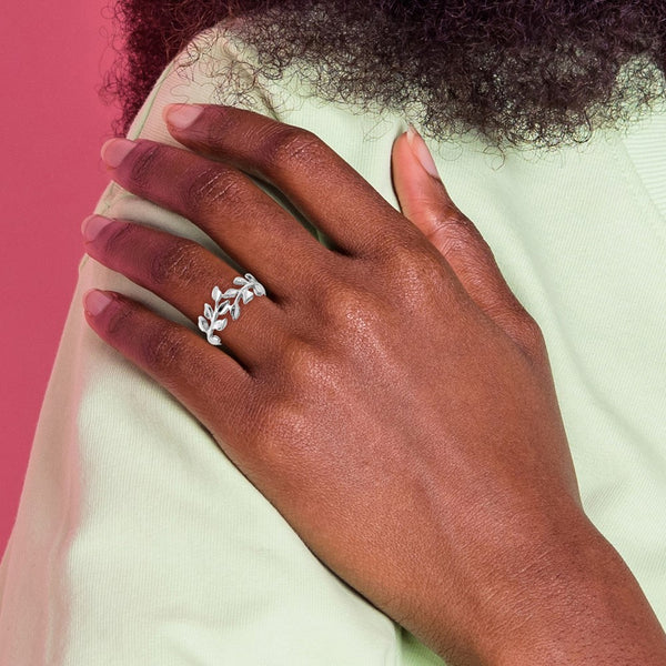 14KT White Gold Leaf Ring. Size 7